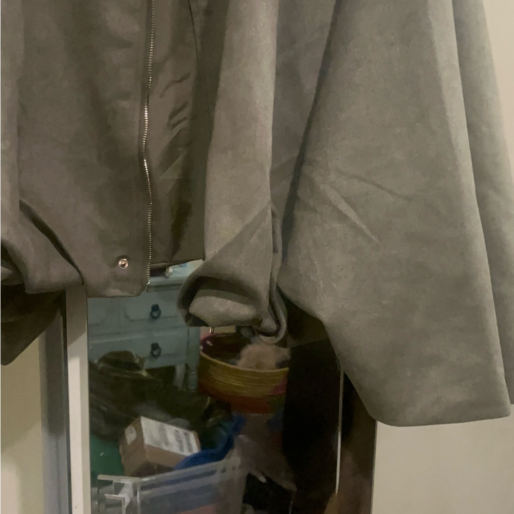 Stylish Gray Oversized Jacket - image 4